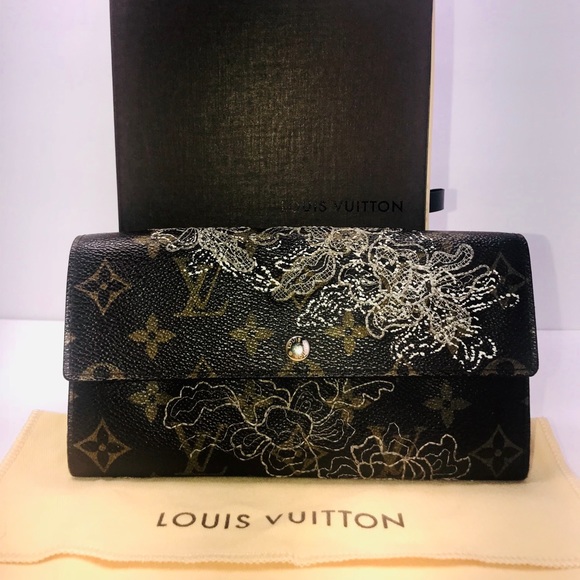 Louis Vuitton Handbags - Authentic Louis Vuitton Sarah Monogram Wallet